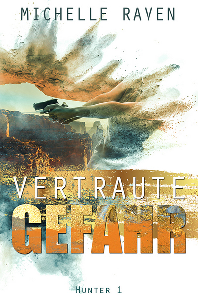 Ein Buchcover mit dem Titel 'Vertraute Gefahr' von Michelle Raven, das eine dynamische Landschaft und eine Hand mit einer Waffe zeigt.